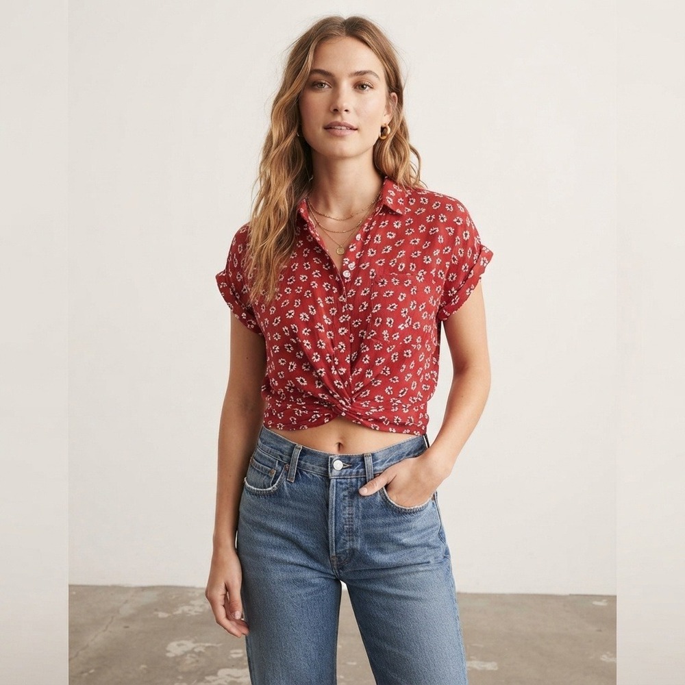Abercrombie & Fitch Twist-Front Button-Up Shirt Floral Red Small